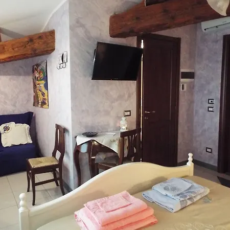 לינה וארוחת בוקר Il Portico 3*